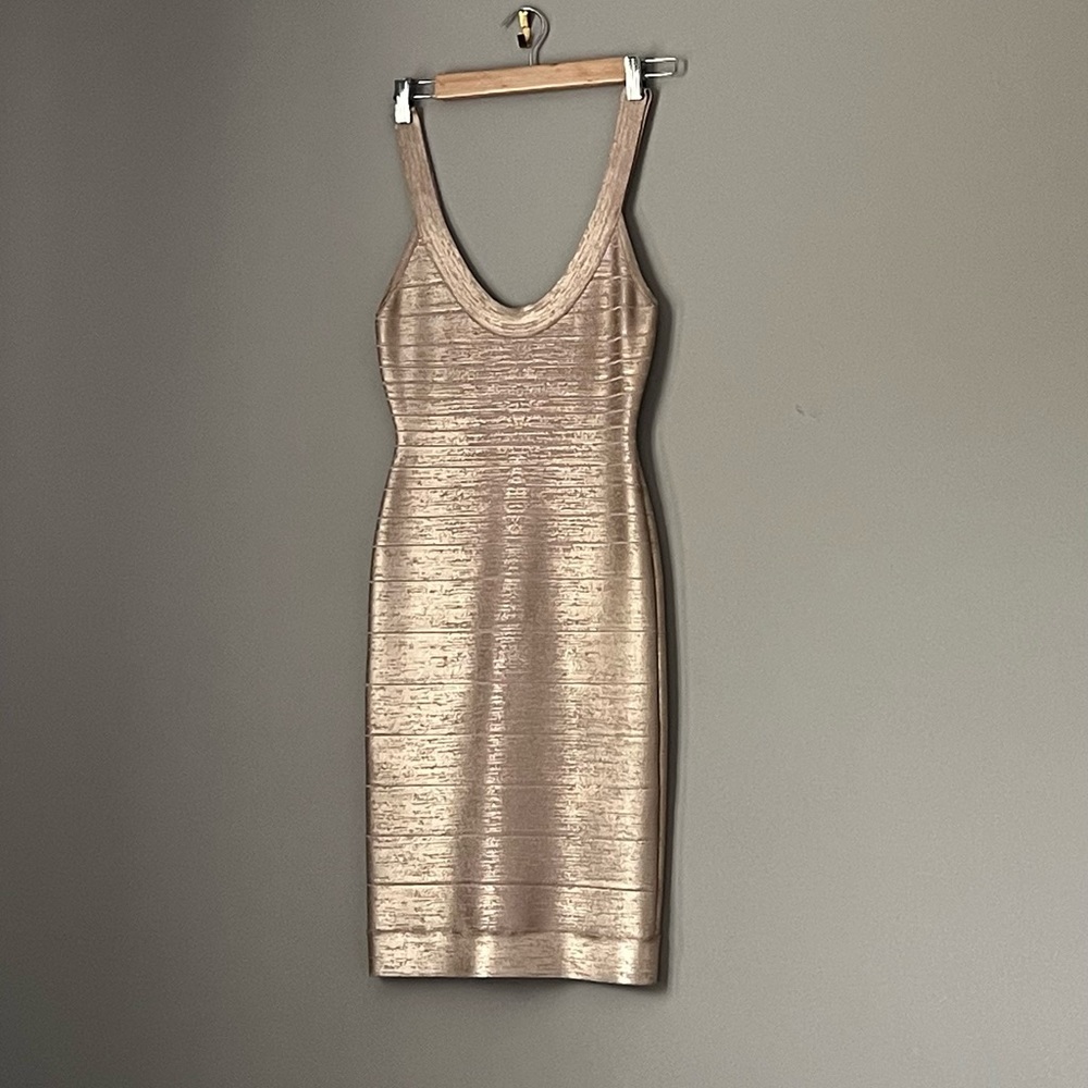 Herve Leger cocktail dress, only wore once and in Excellent condition …💕💕